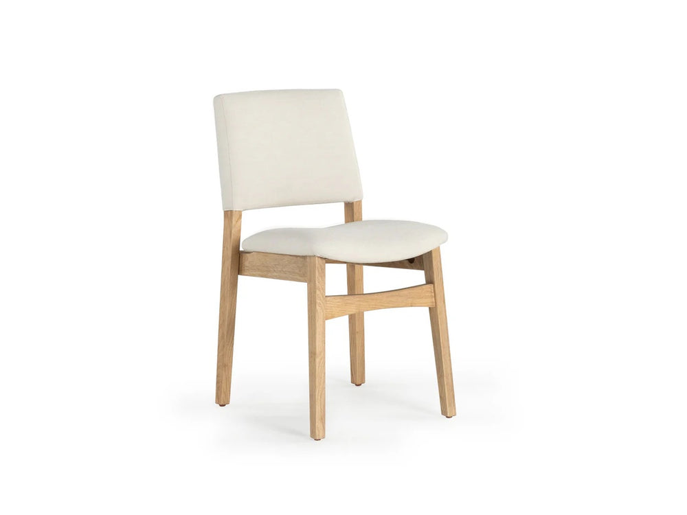 Trans_table_scand_oak_chair_angle_front_WB_181124483_dd815fa2-0c76-4d22-9024-bac60ccd2528